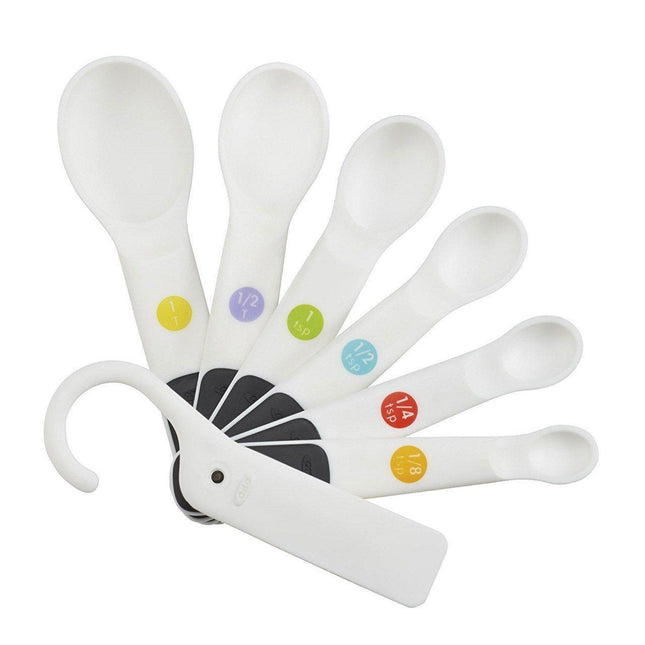 Non-slip measuring spoon set featuring various sizes with bright color-coded measurements and comfortable grip.